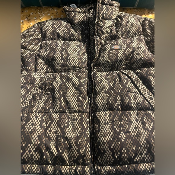 Dickies brand new puffer jacket - Picture 3 of 4